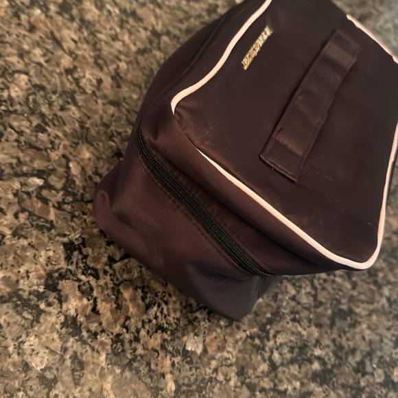 Victoria’s Secret lingerie travel bag - Picture 5 of 13